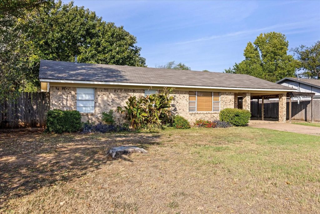 107 Yuma Street, Lipan