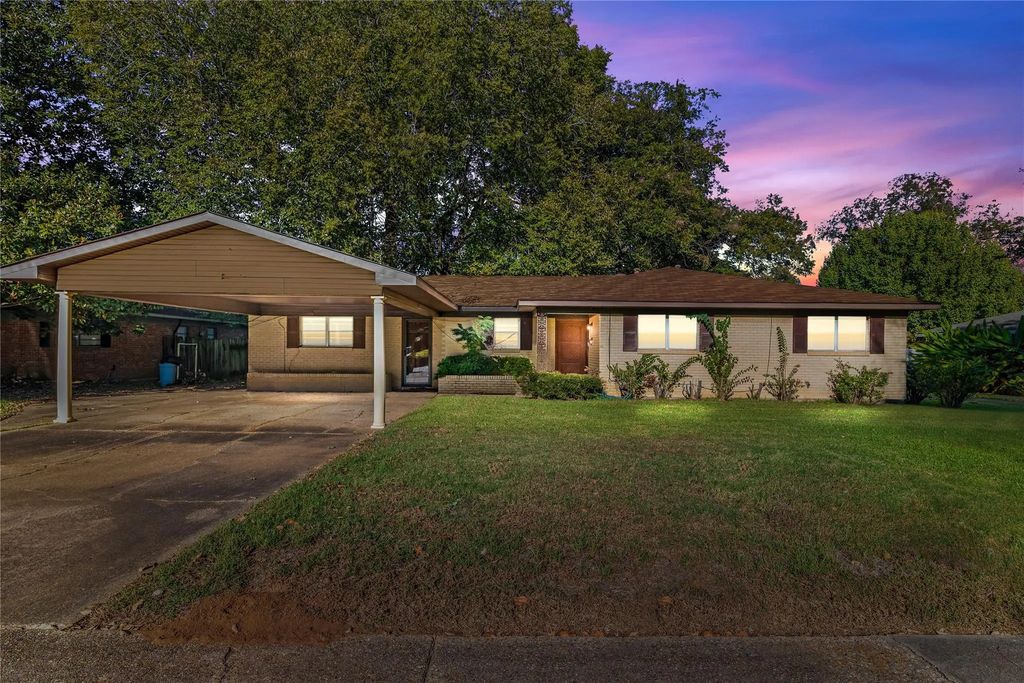 870 Audubon Place, Shreveport