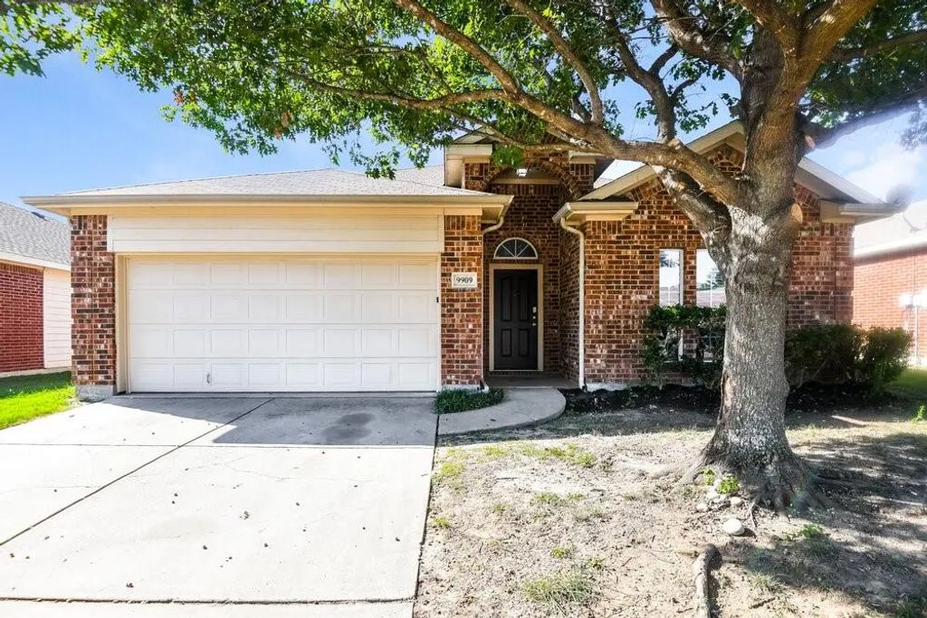 9909 Amaryllis Lane, Fort Worth
