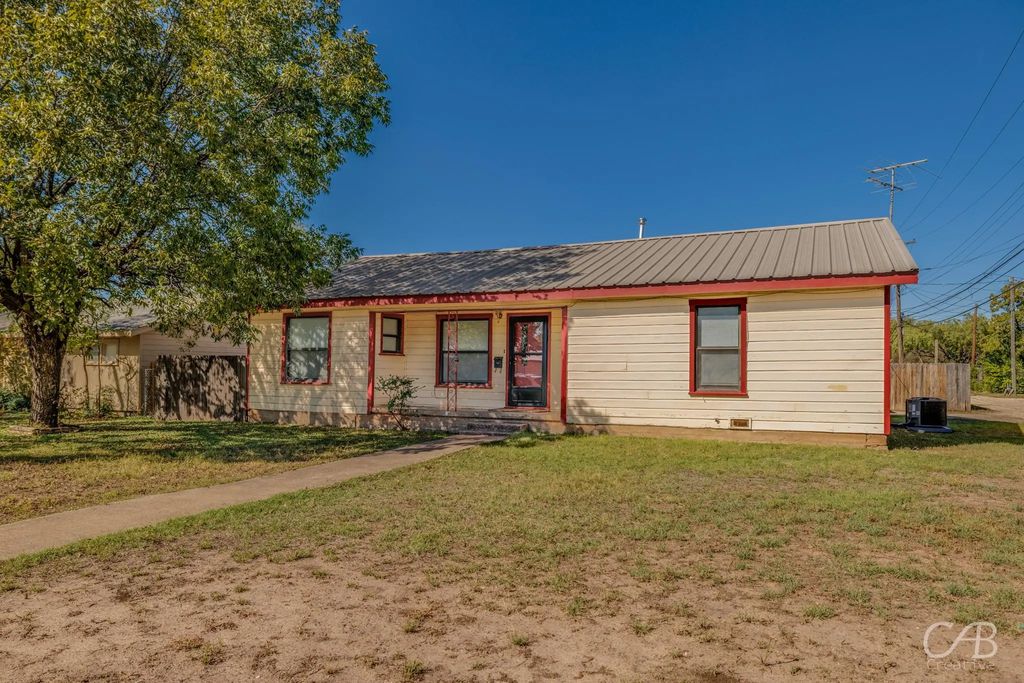 766 E North 12th Street, Abilene