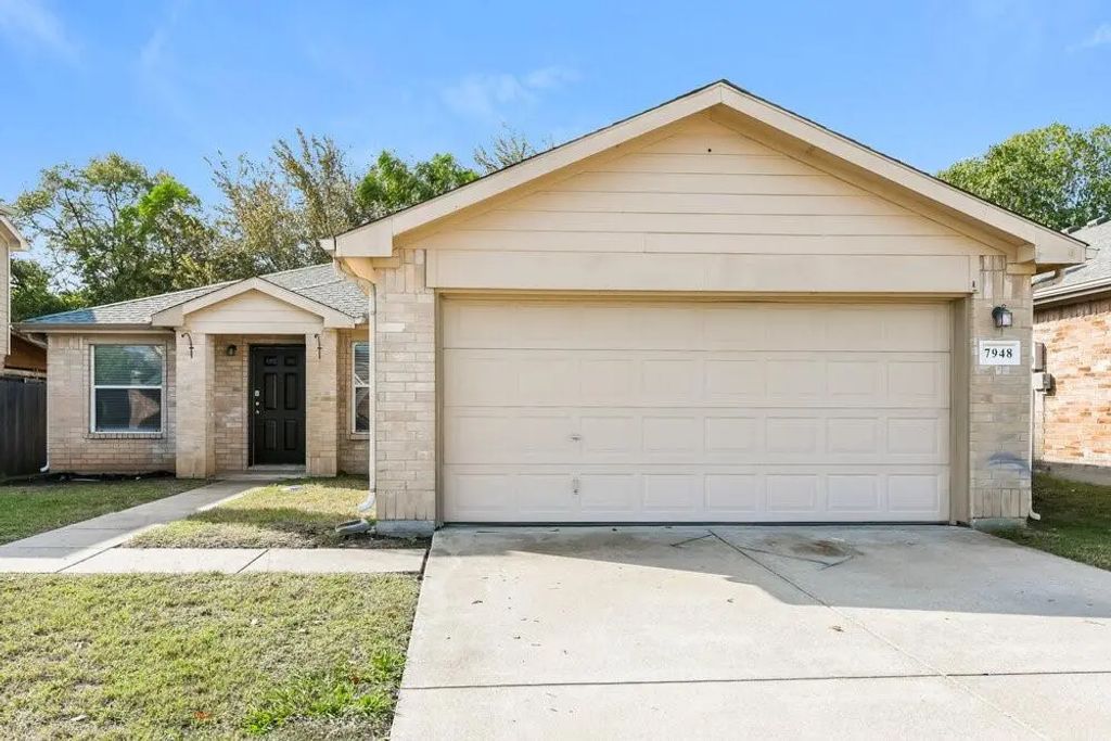 7948 Meadow View Trail, Fort Worth