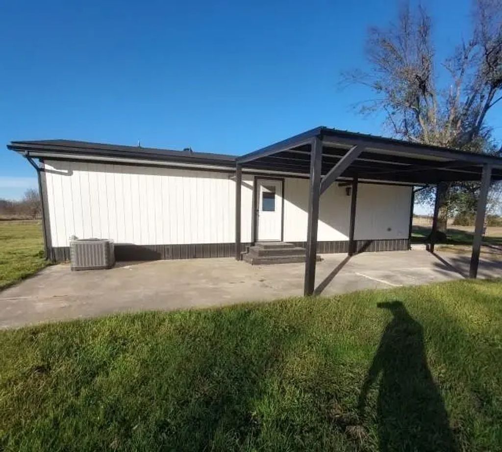 133 Farm Road 3132, Klondike