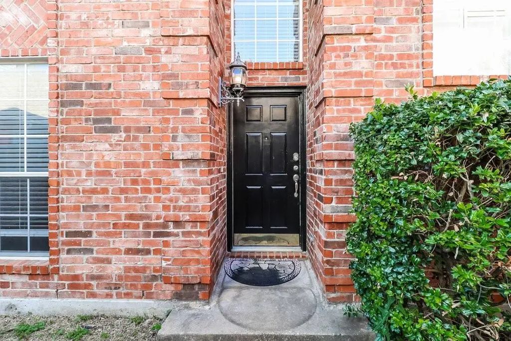 18930 Ravenglen Court, Dallas