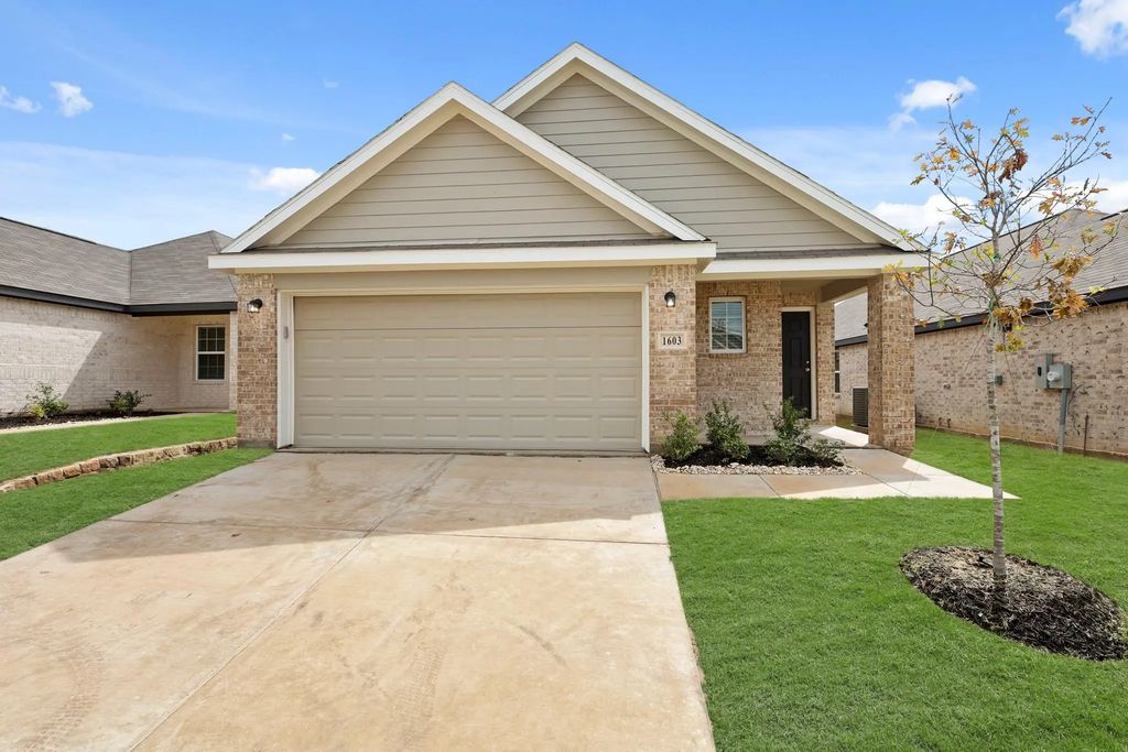 1603 Romans Road, Ennis