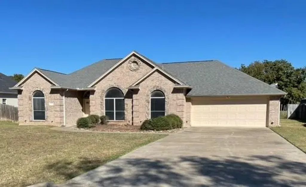 809 Amon Trail, Azle