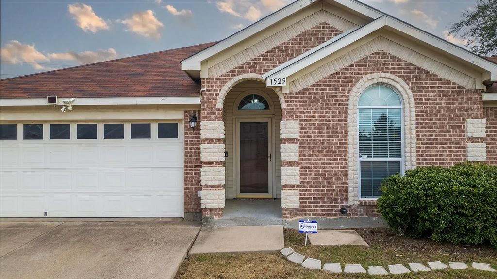1525 Sanibel Lane, Arlington