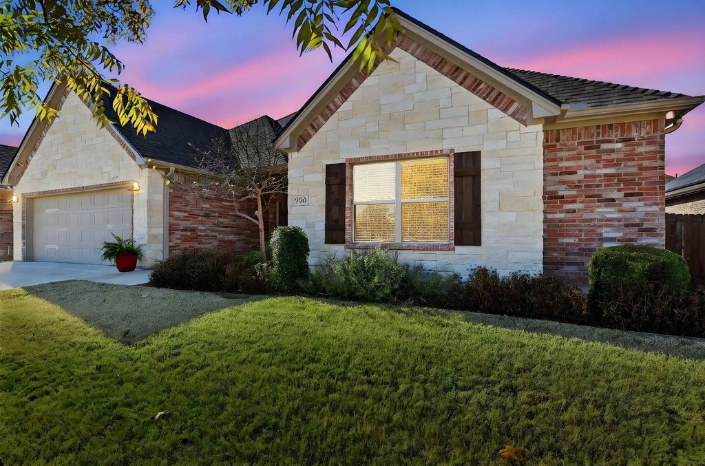 906 Chestnut Grove Drive, Cleburne