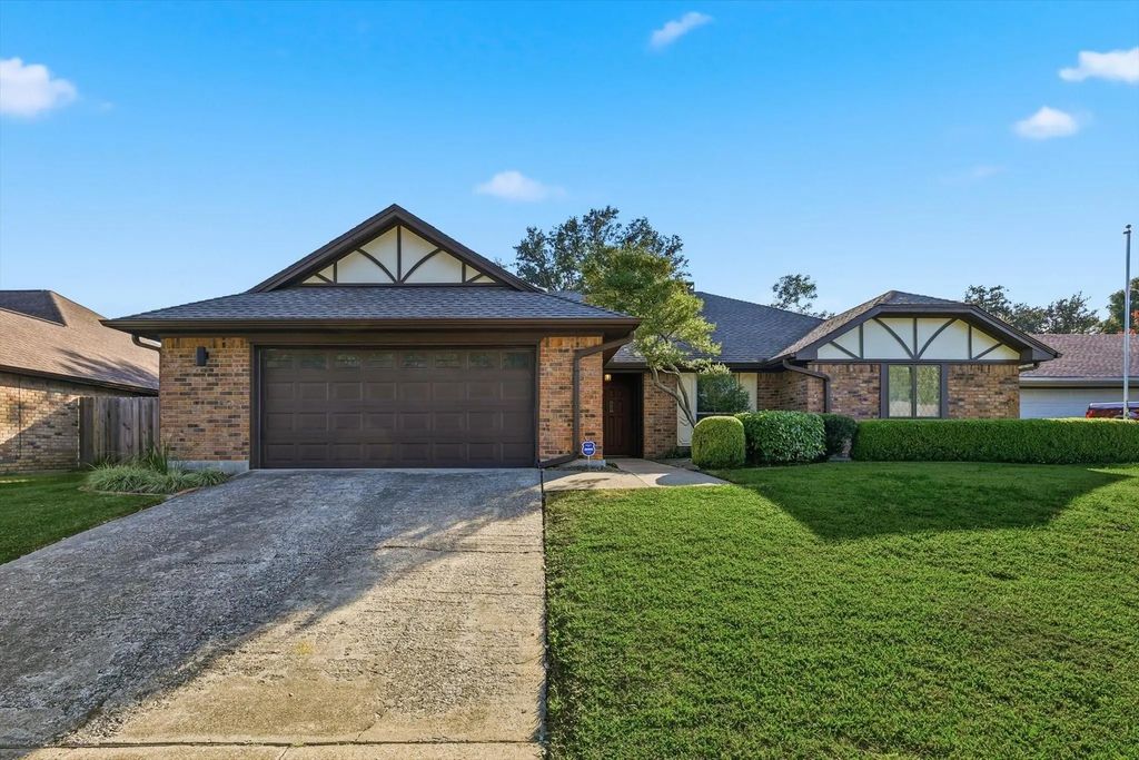 4617 Yellowleaf Drive, Fort Worth