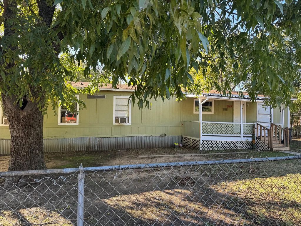 305 Elmo Street 303, Cleburne