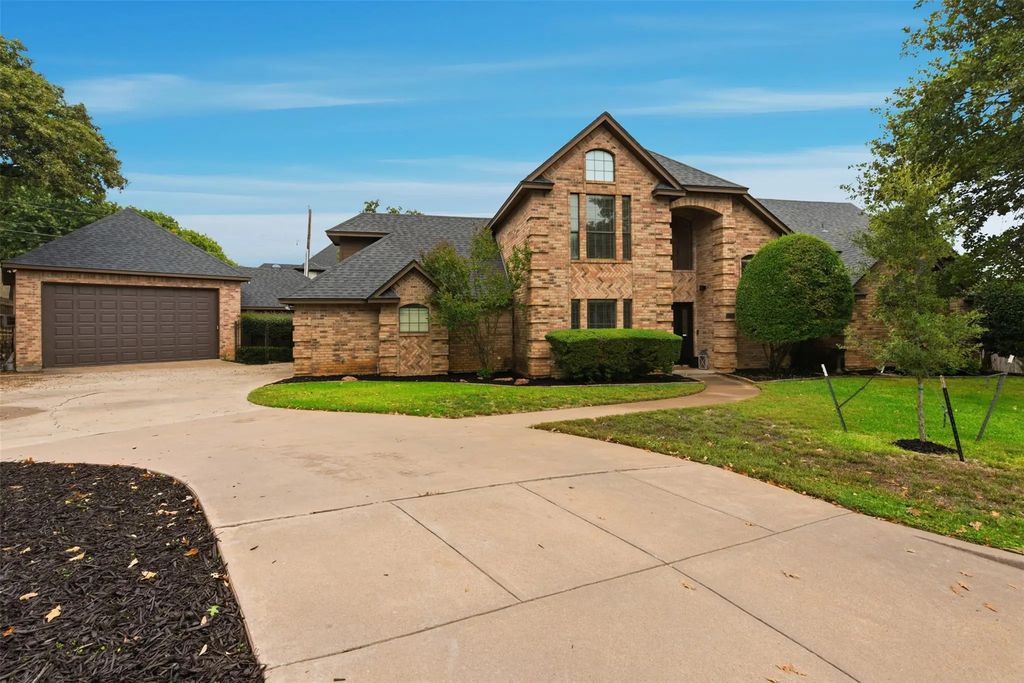 1006 Alta Vista Court, Burleson