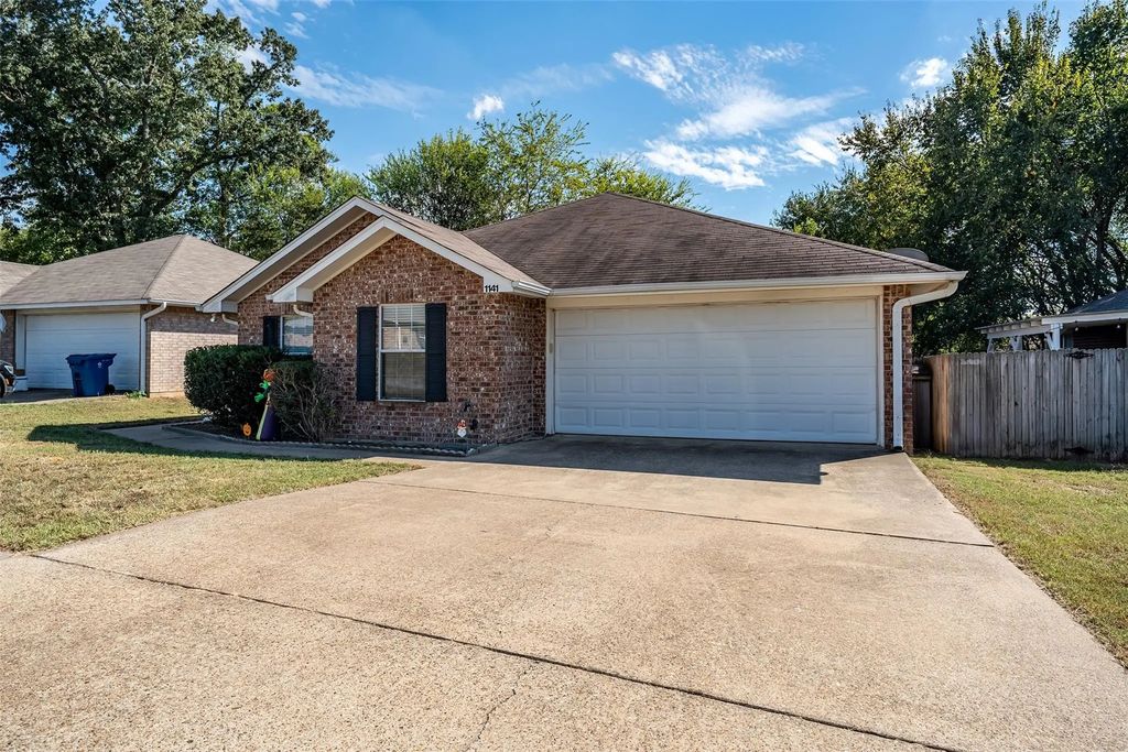 1141 Woodlands Park Drive, Lindale