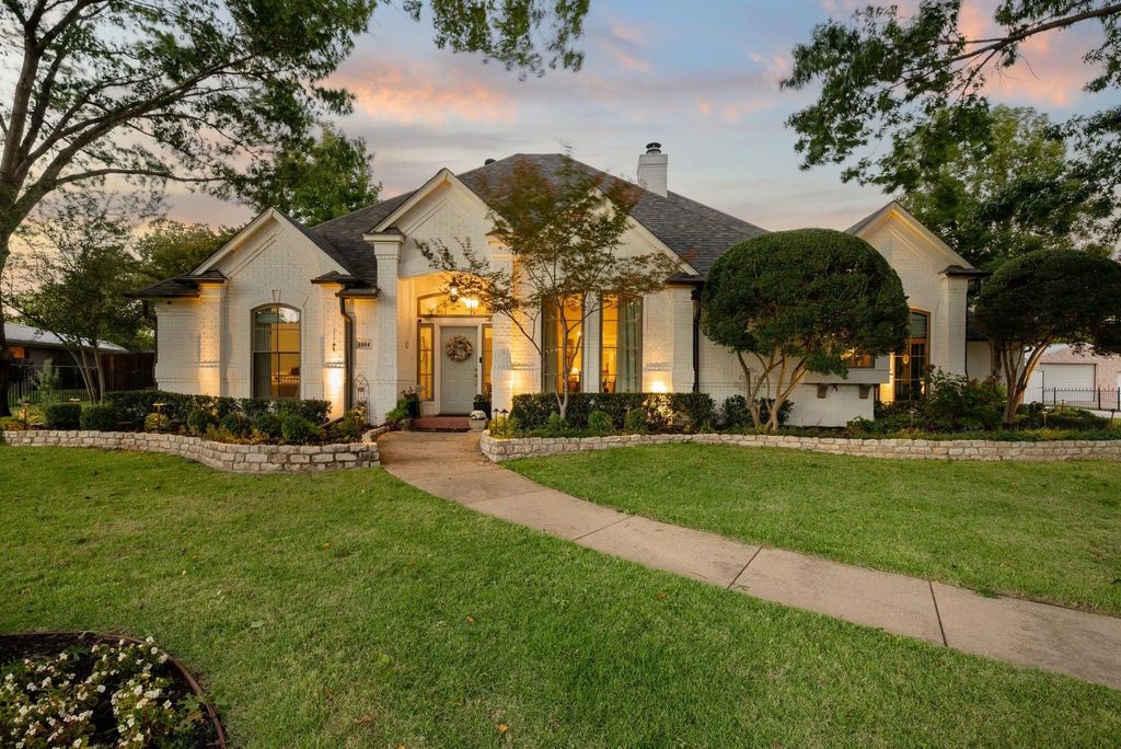 1104 Garry Lynne Drive, Colleyville
