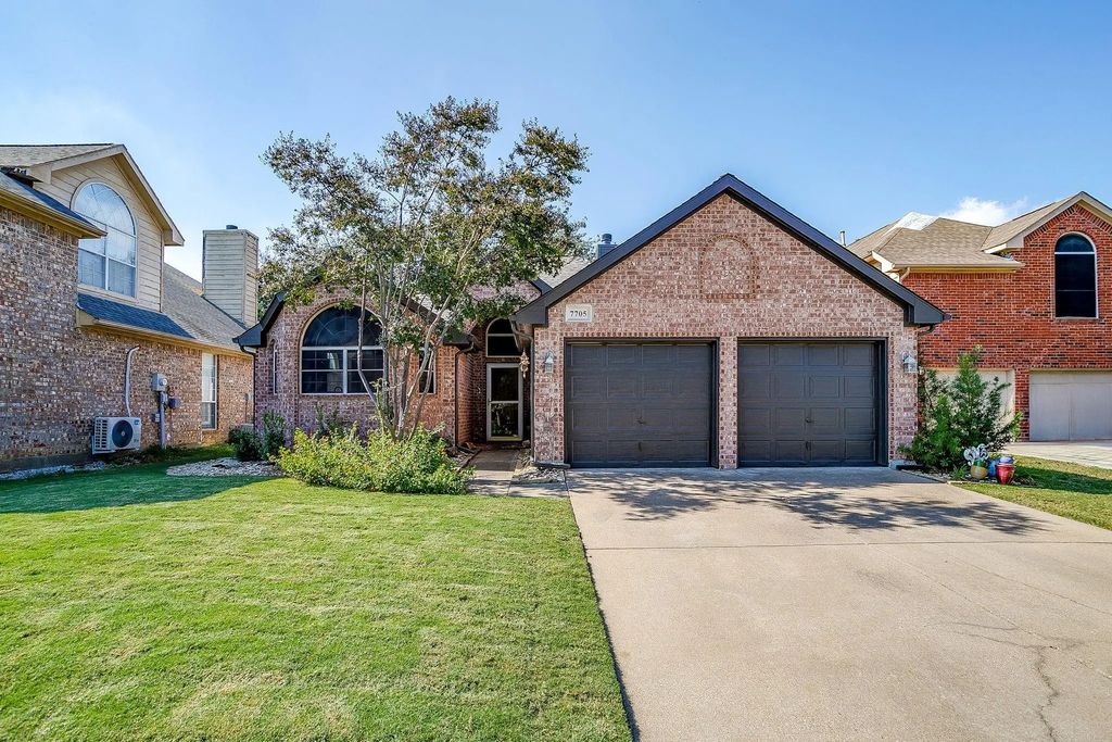 7705 Guadalupe Court, Fort Worth