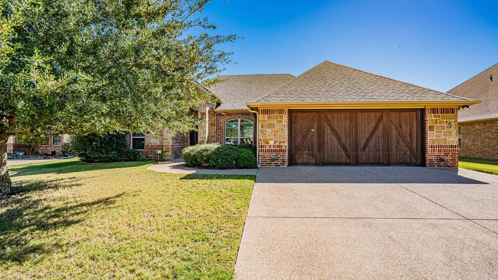 1416 Joshua Way, Granbury