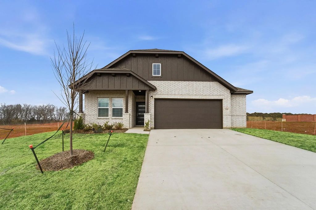 253 Charismatic Road, Waxahachie