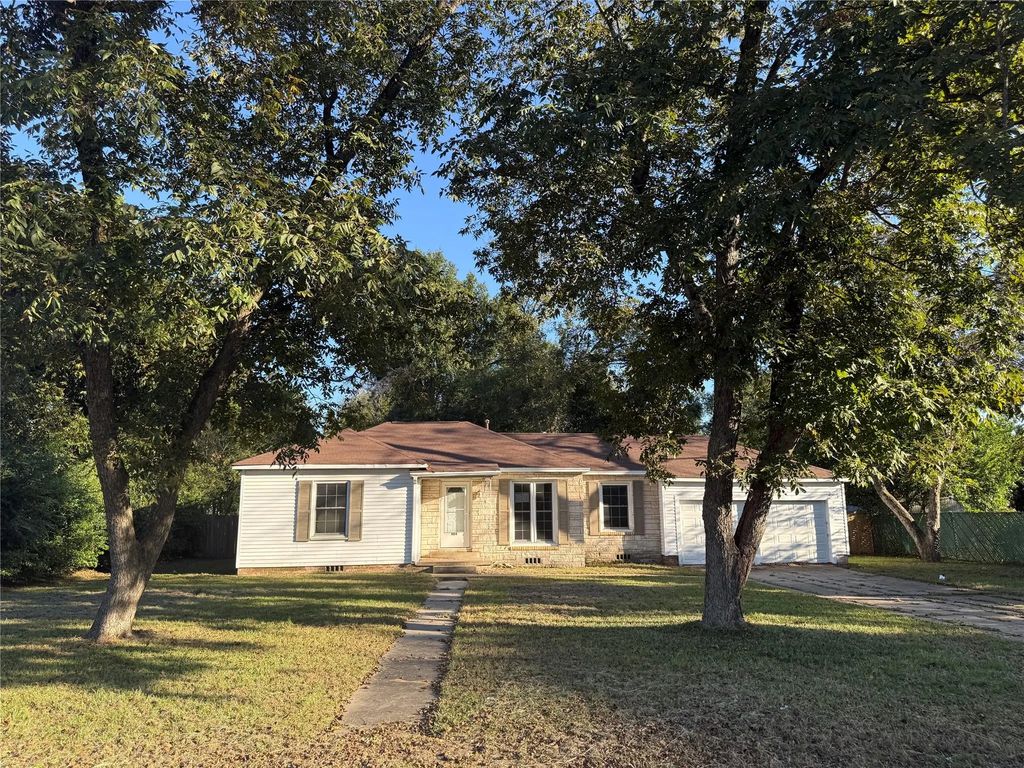 404 S Jean Drive, Longview