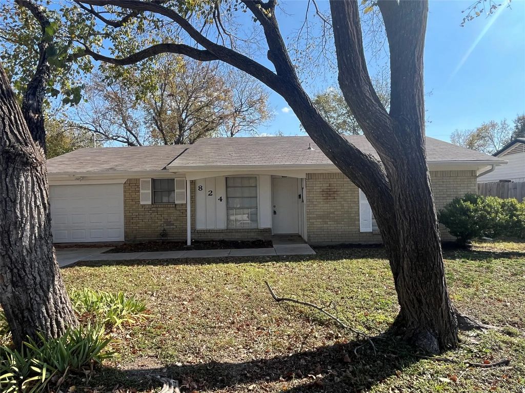 824 Johnnie Row, Seagoville