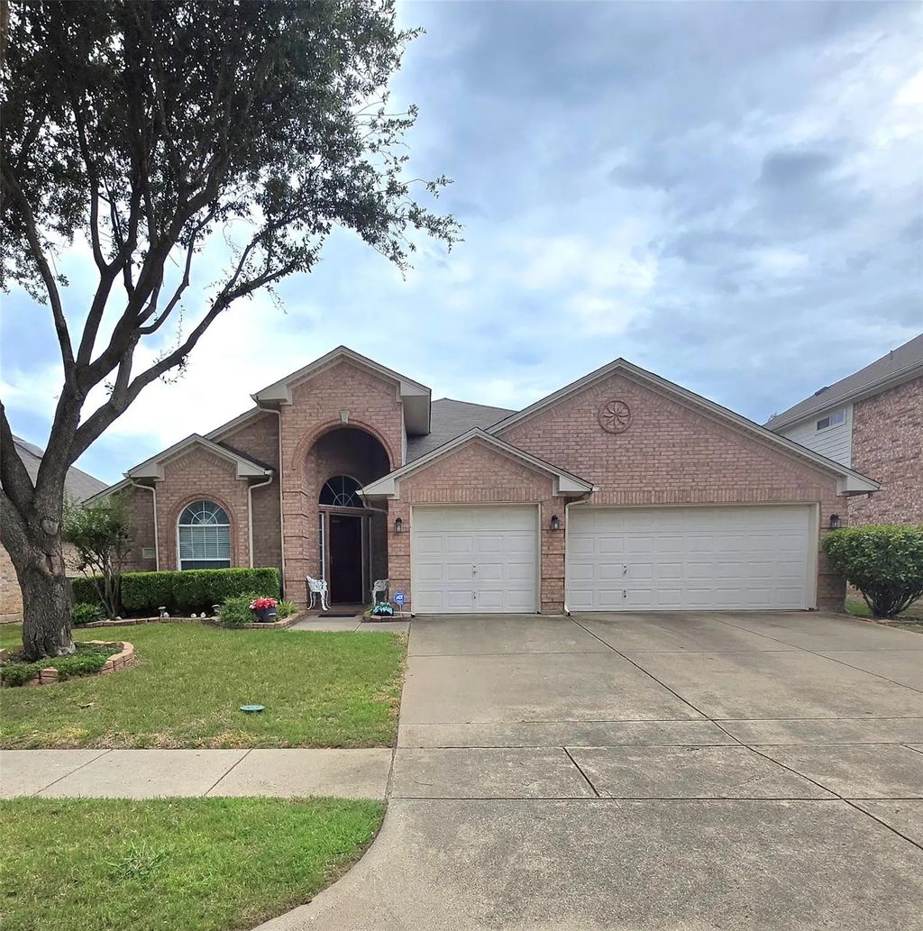 5855 Lorenzo Drive, Grand Prairie