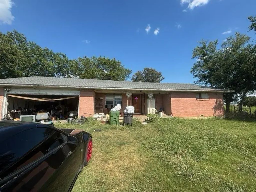 2108 N County Road 810, Alvarado
