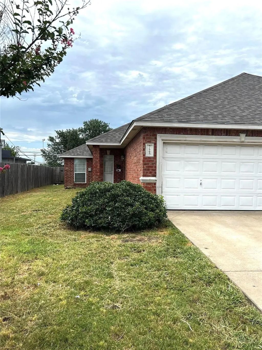 725 Kingston Drive, Grand Prairie