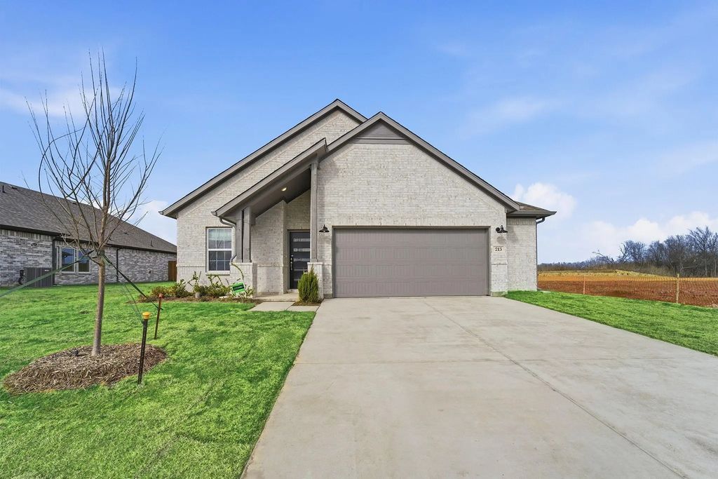 213 Charismatic Road, Waxahachie