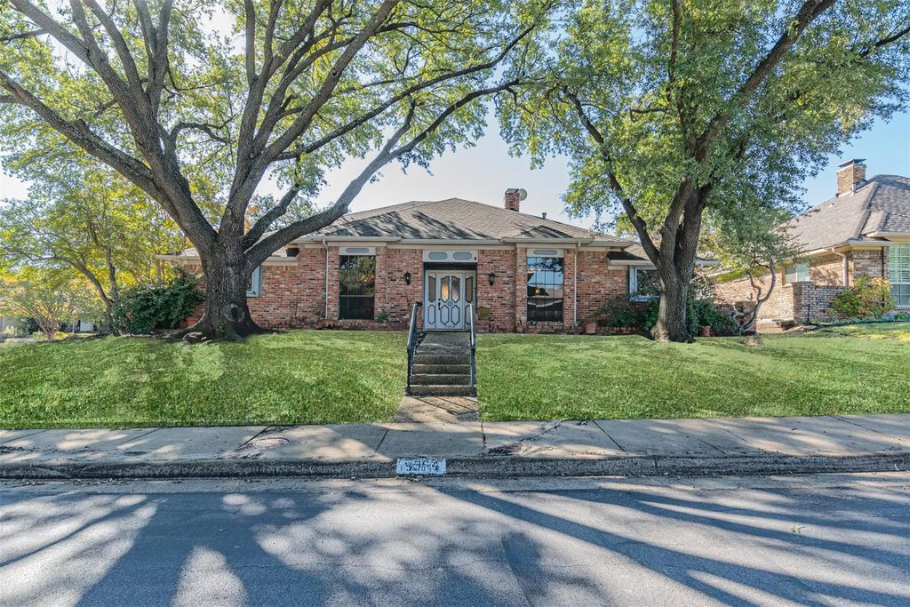 9064 Maple Glen Drive, Dallas