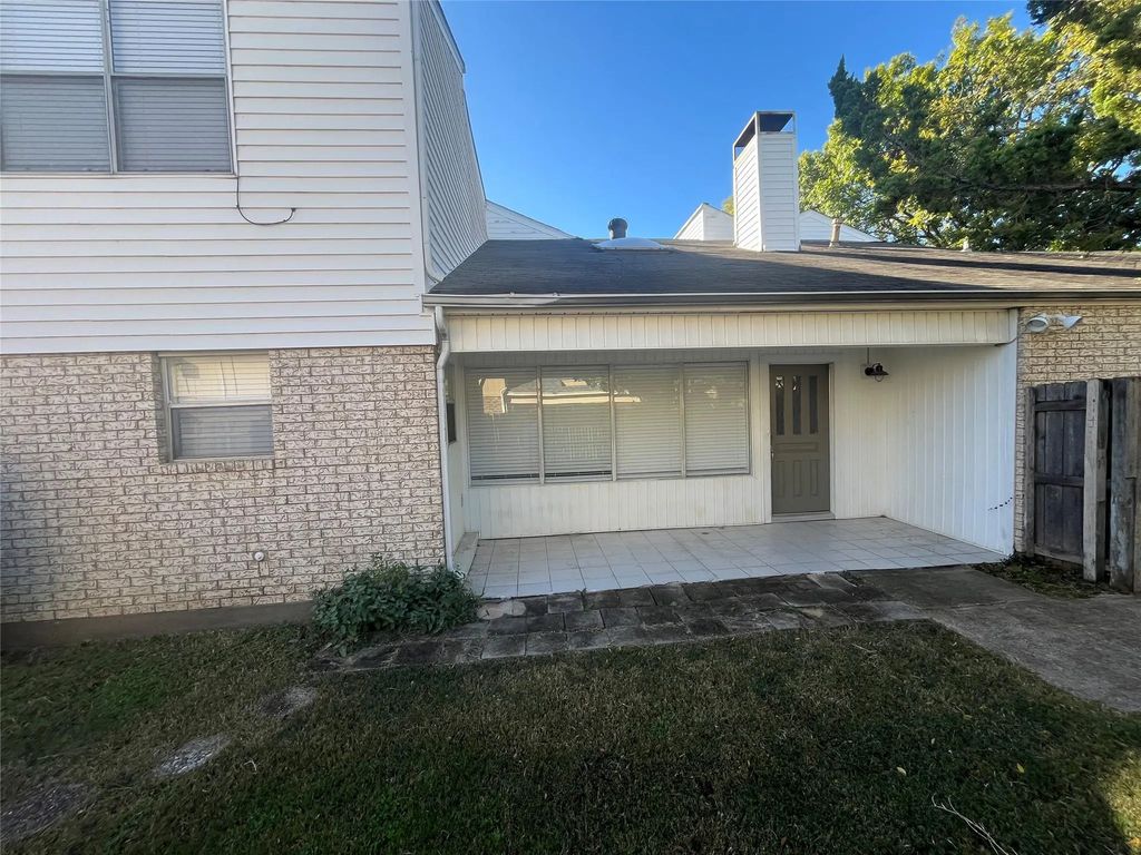 415 Towne House Lane, Richardson