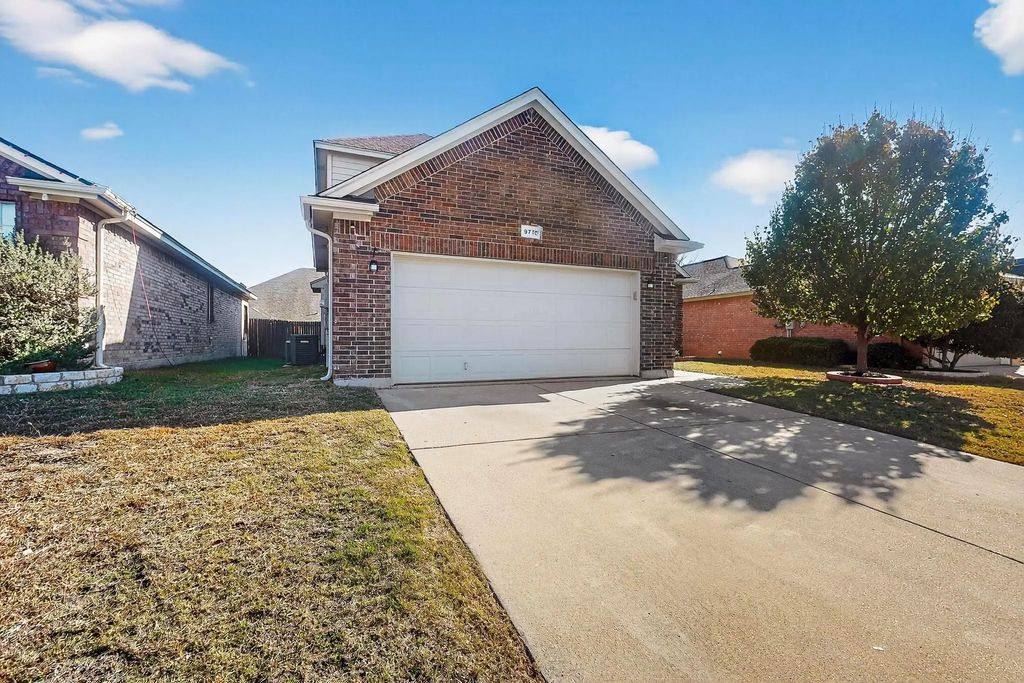 9716 Brenden Drive, Fort Worth