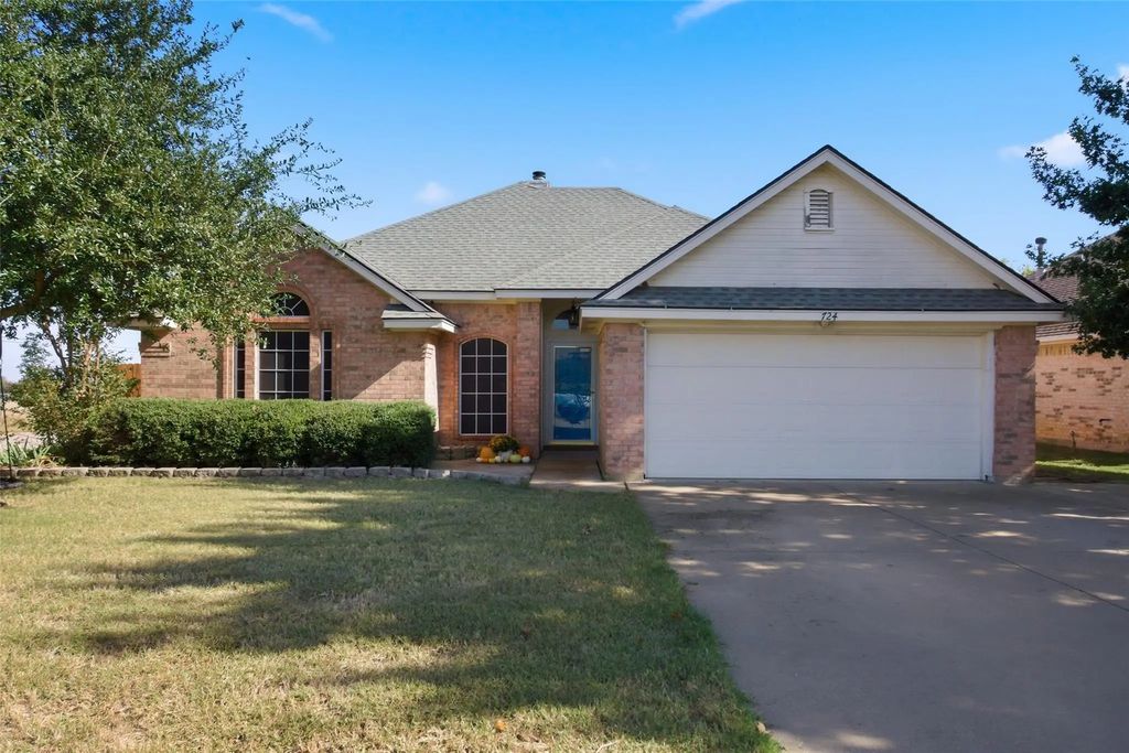 724 Remington Drive, Cleburne