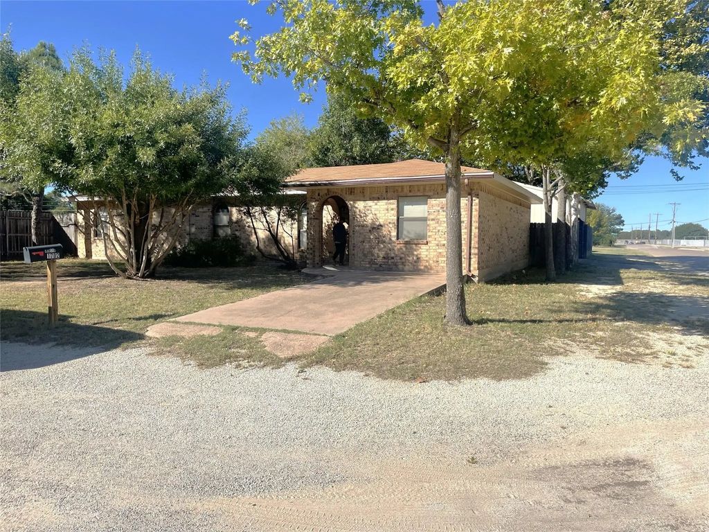 1702 Friar Court, Clyde