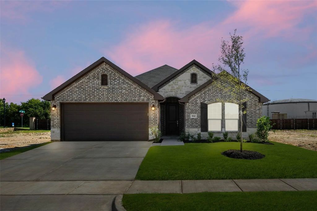 814 Misty Lane, Cleburne