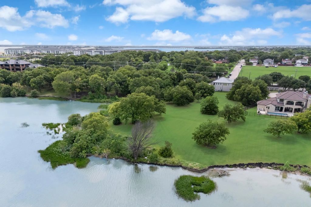 2106 Stone Hollow Drive, Rowlett
