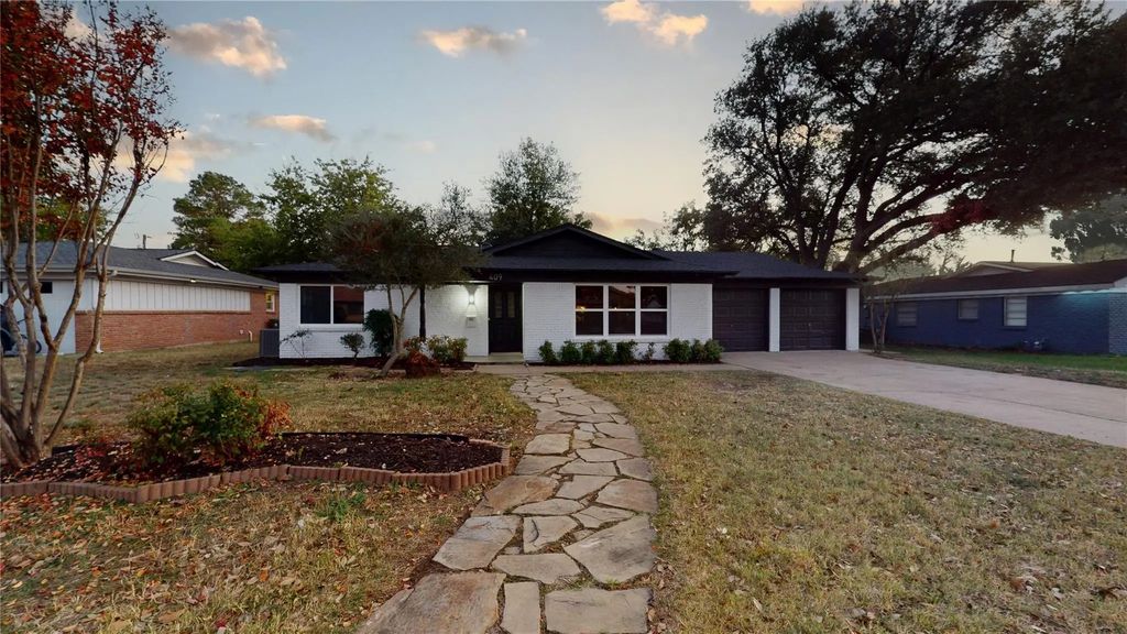 409 Vicki Place, Hurst