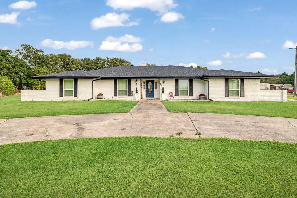 420 Clarksville Road, Bogata
