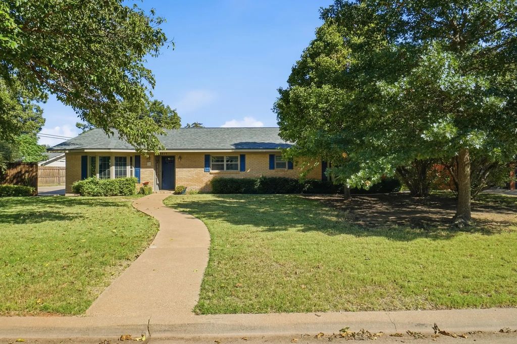 2017 Post Oak Road, Abilene