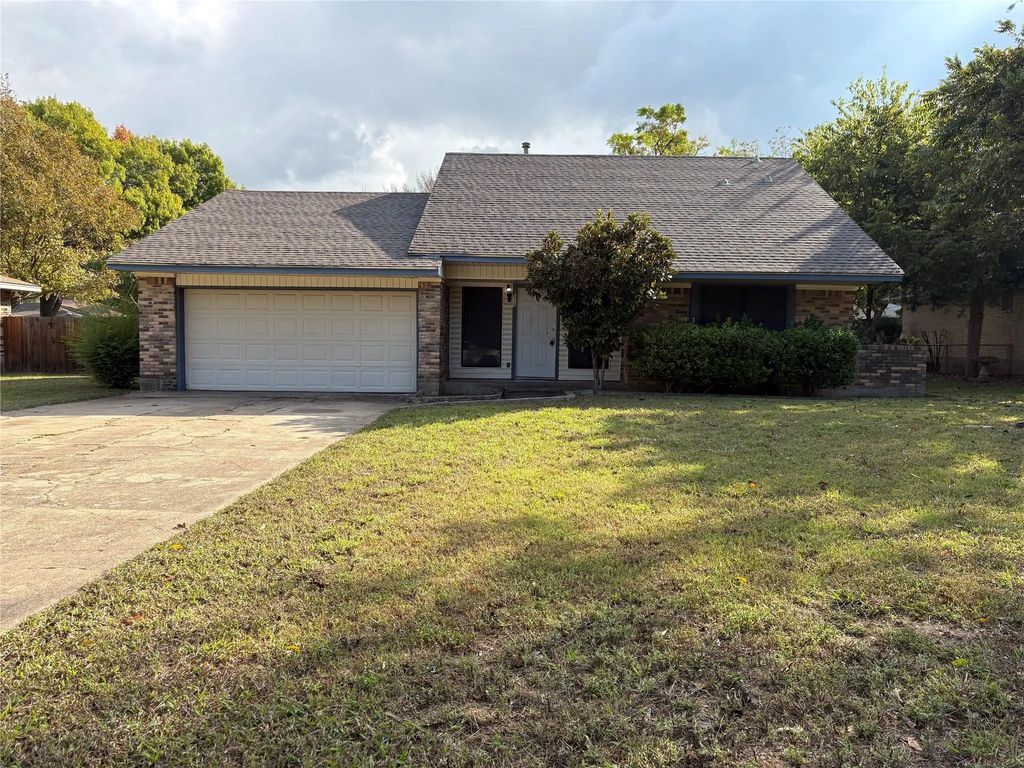828 Misty Glen Drive, DeSoto