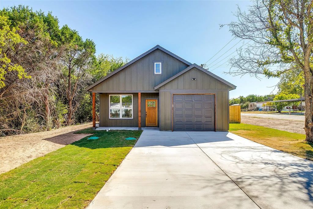 933 Colorado River Drive, Granbury