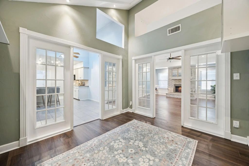3104 Emerald Street, Bedford