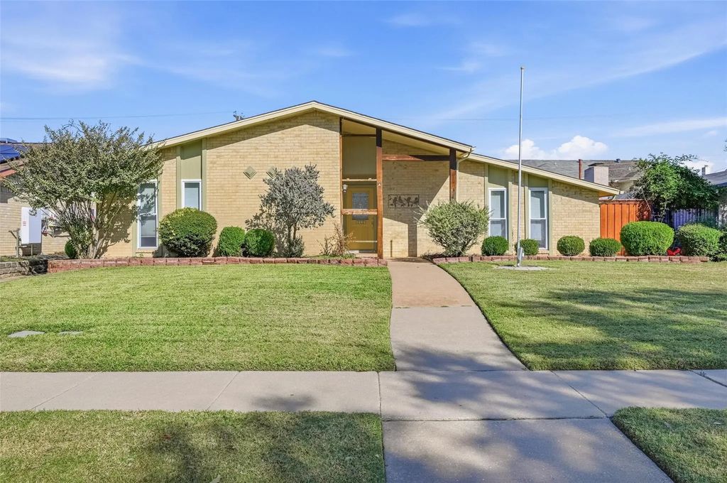 1525 Carnation Drive, Lewisville