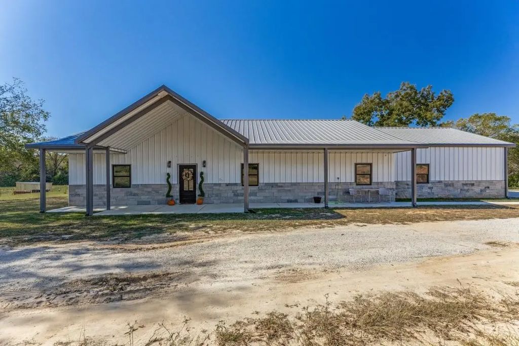 1600 County Road 2395, Alvord