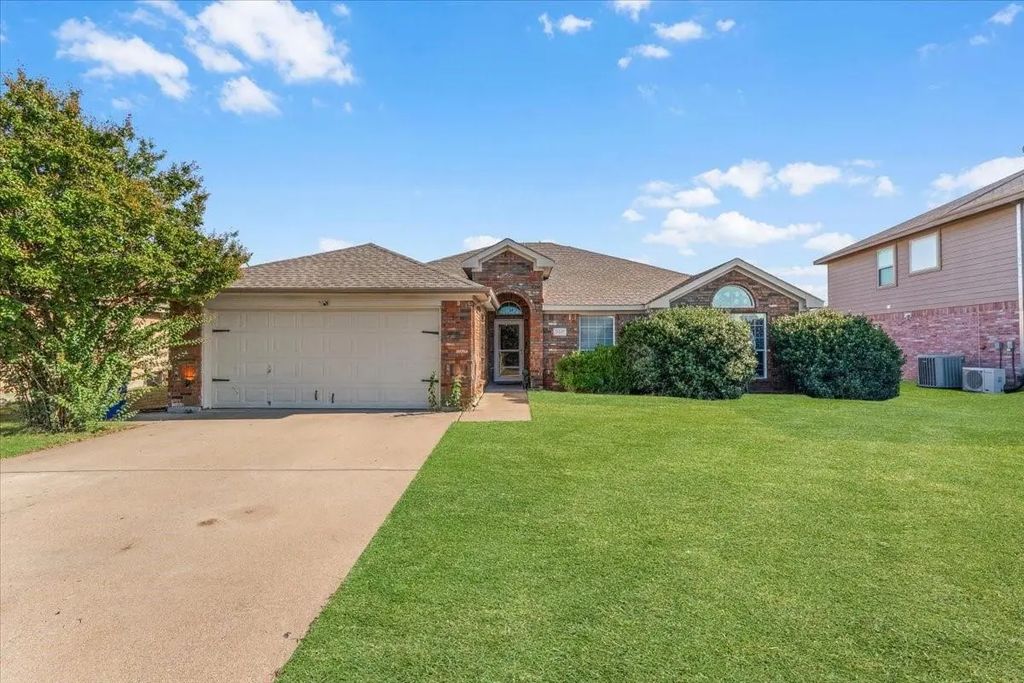 2641 Cherry Hills Lane, Burleson