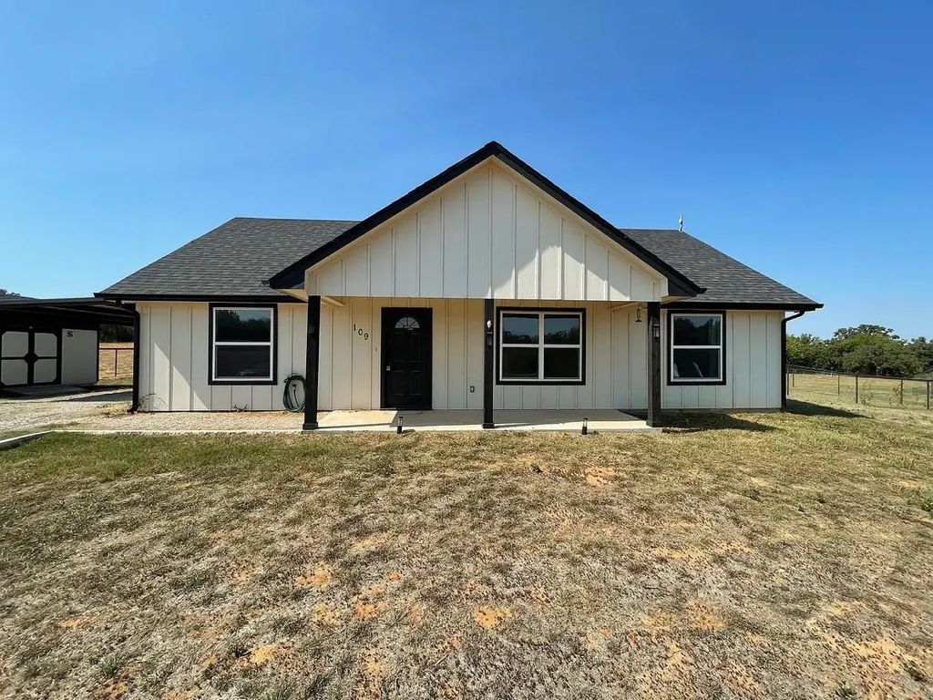 109 Spruce Tree Court, Poolville