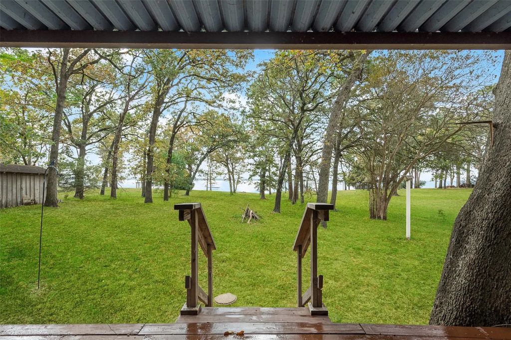1449 Riverside Drive, Quinlan