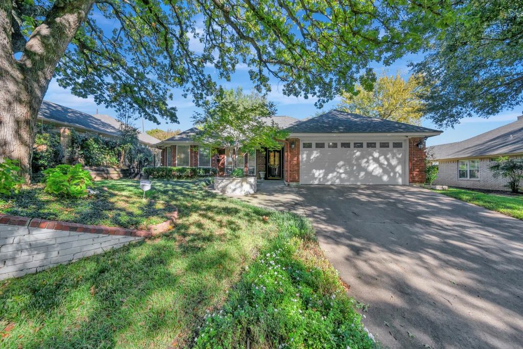 3409 Crescent Court, Bedford