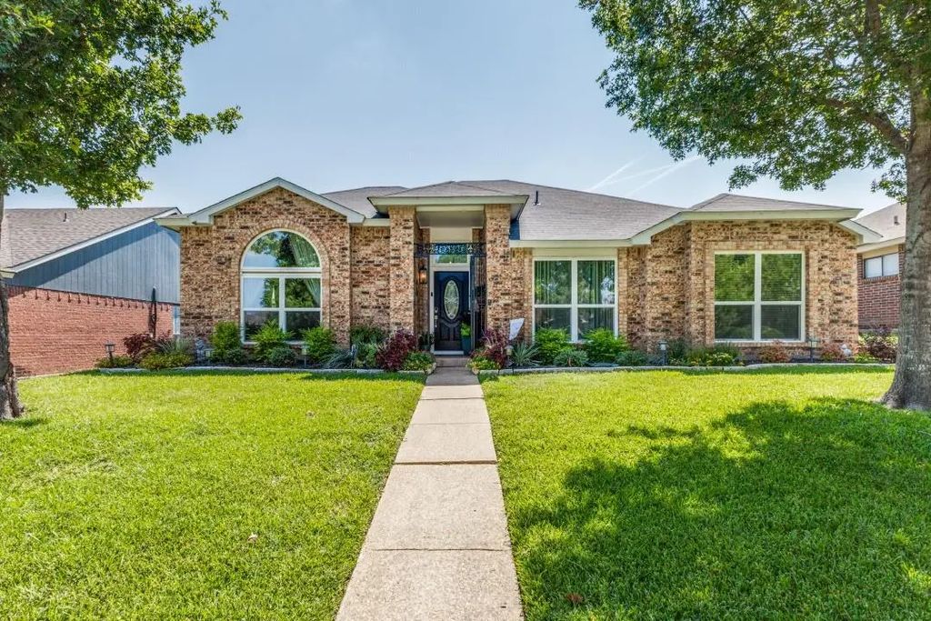 2020 Meadowbrook Drive, Mesquite