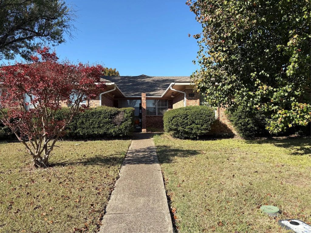 1441 Pinnacle Peak Drive, DeSoto
