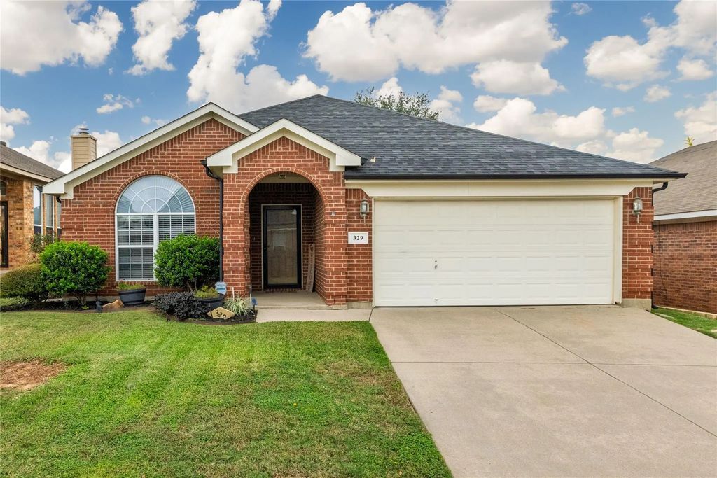 329 Shadow Grass Avenue, Fort Worth