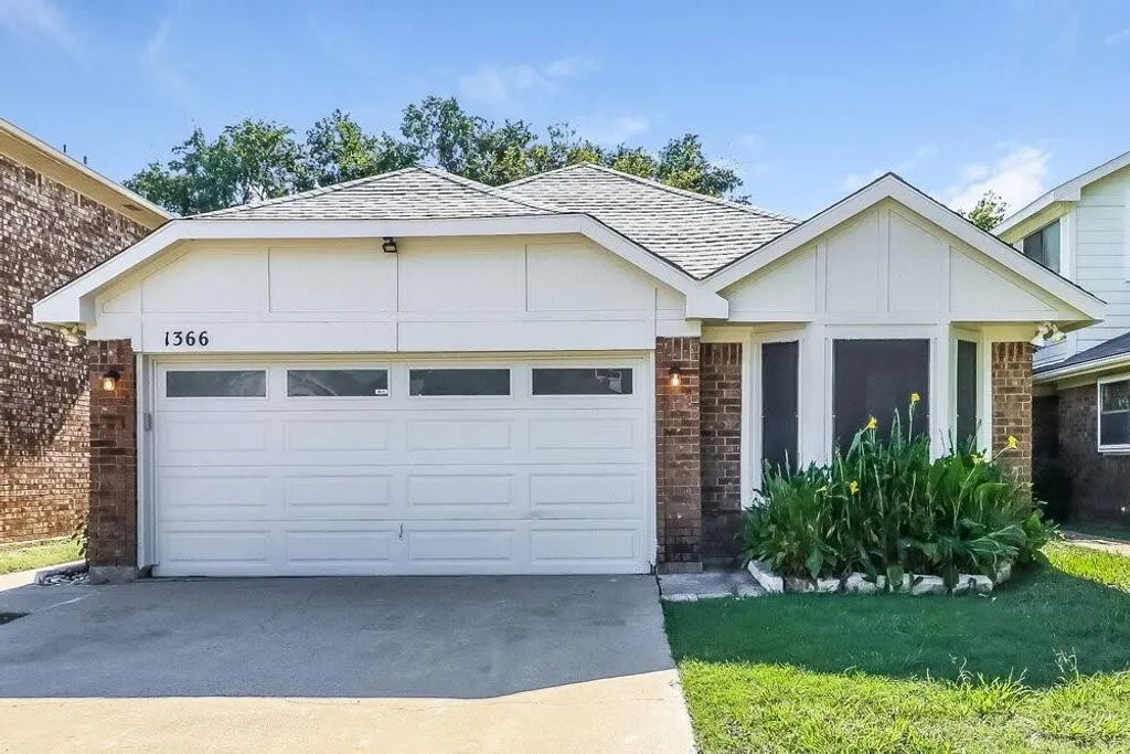 1366 Chinaberry Drive, Lewisville