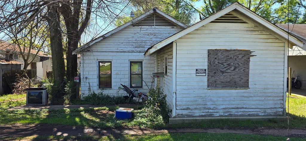 325 E Oklahoma Avenue, Vivian
