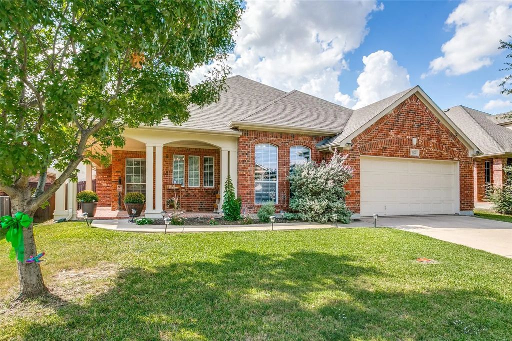 10121 Ash Creek Lane, Fort Worth